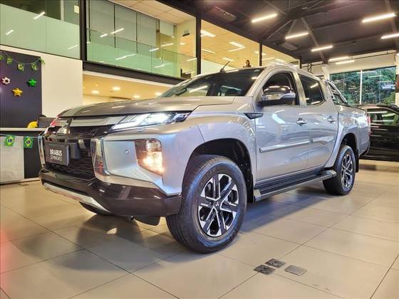 MITSUBISHI L200 TRITON 2.4 16V TURBO DIESEL SPORT HPE-S CD 4P 4X4 AUTOMÁTICO